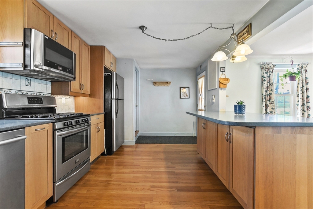 26 Farnum Road Waltham, MA 02453 - Photo 8 of 41 Gallery Image 8