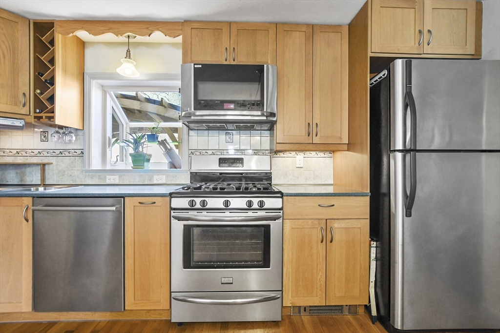 26 Farnum Road Waltham, MA 02453 - Photo 10 of 41 Gallery Image 10