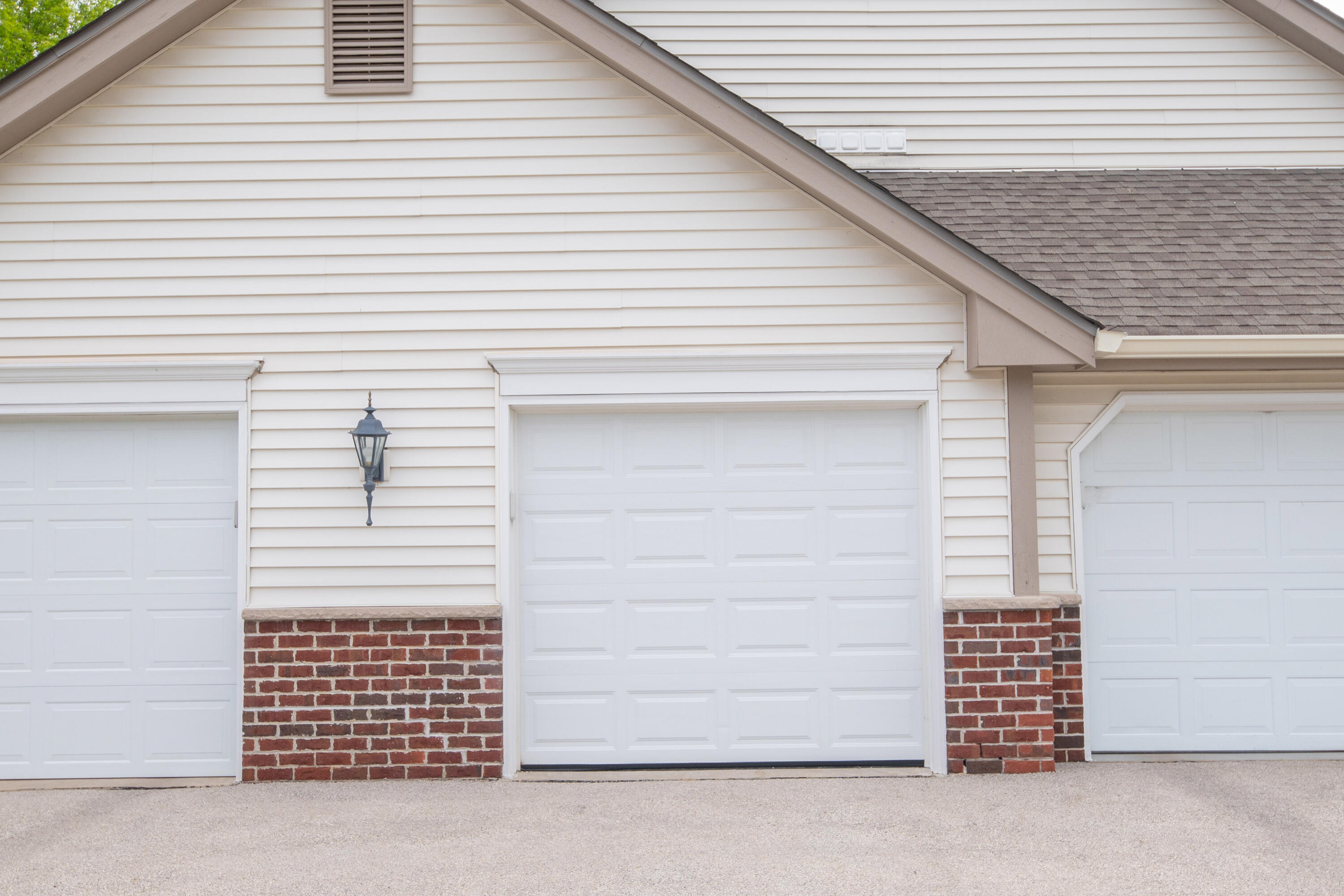 652 Pewaukee Road, Unit A Pewaukee, WI 53072 - Photo 17 of 30 Middle door is for unit A