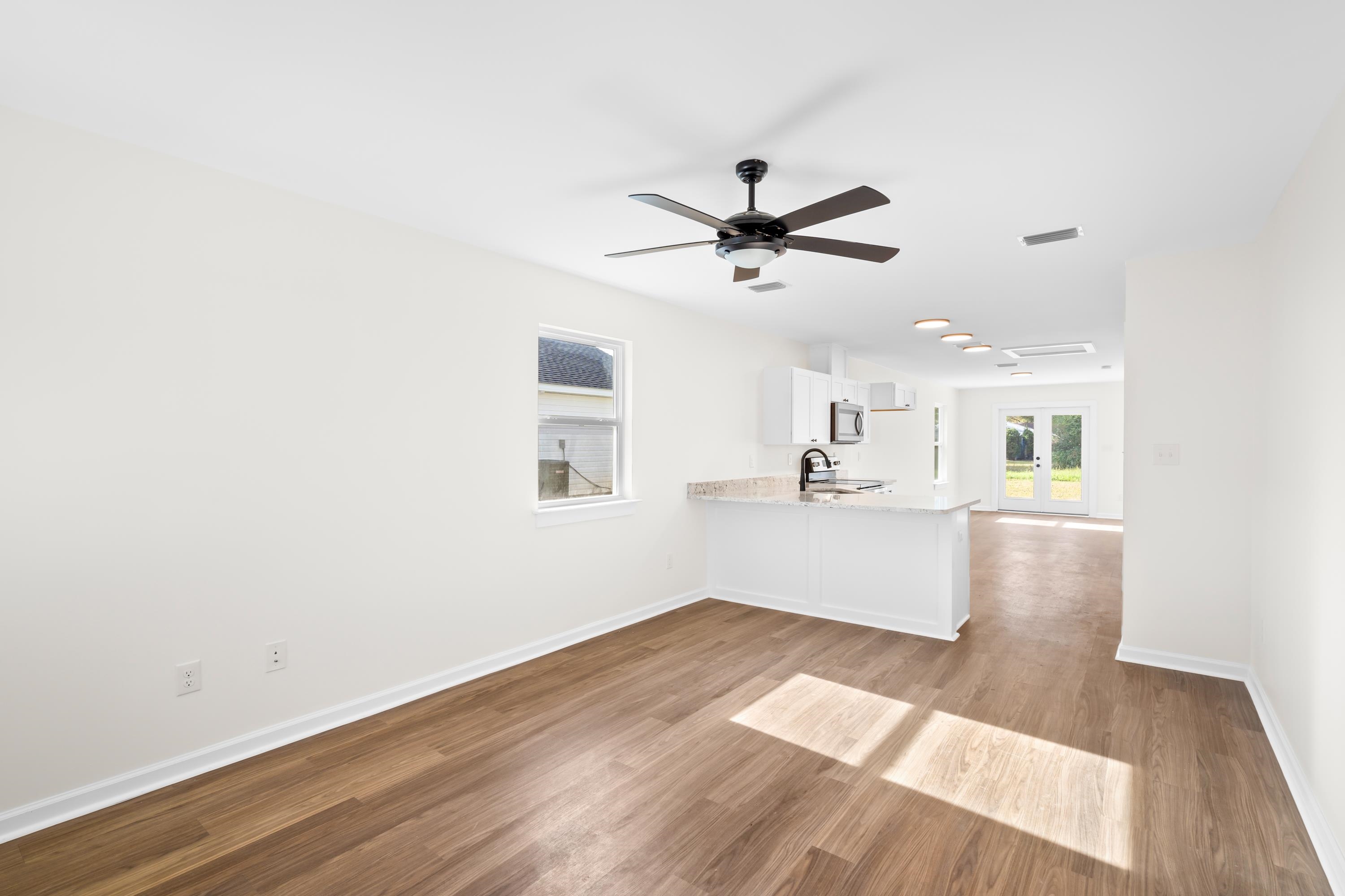 22763 Racine Street Robertsdale, AL 36567 - Photo 5 of 20 Living Room