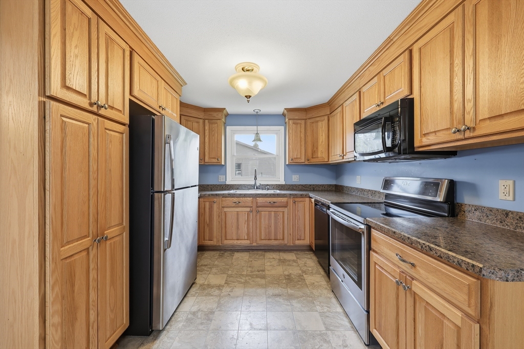 42 Sandra Road Easthampton, MA 01027 - Photo 15 of 39