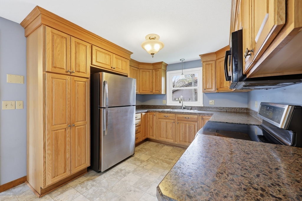 42 Sandra Road Easthampton, MA 01027 - Photo 16 of 39