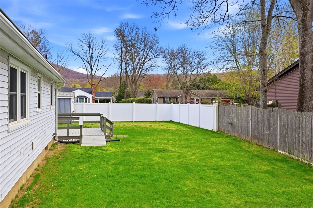 42 Sandra Road Easthampton, MA 01027 - Photo 6 of 39