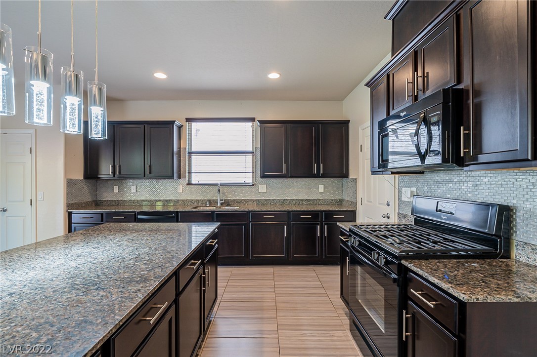 7061 Ipe Wood Road Las Vegas, NV 89148 - Photo 2 of 18