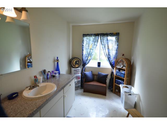 34851 Southeast Divers Road Estacada, OR 97023 - Photo 8 of 16 Gallery Image 8