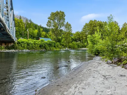 $585,000 | 115 5th Street North, Skykomish, WA 98288
