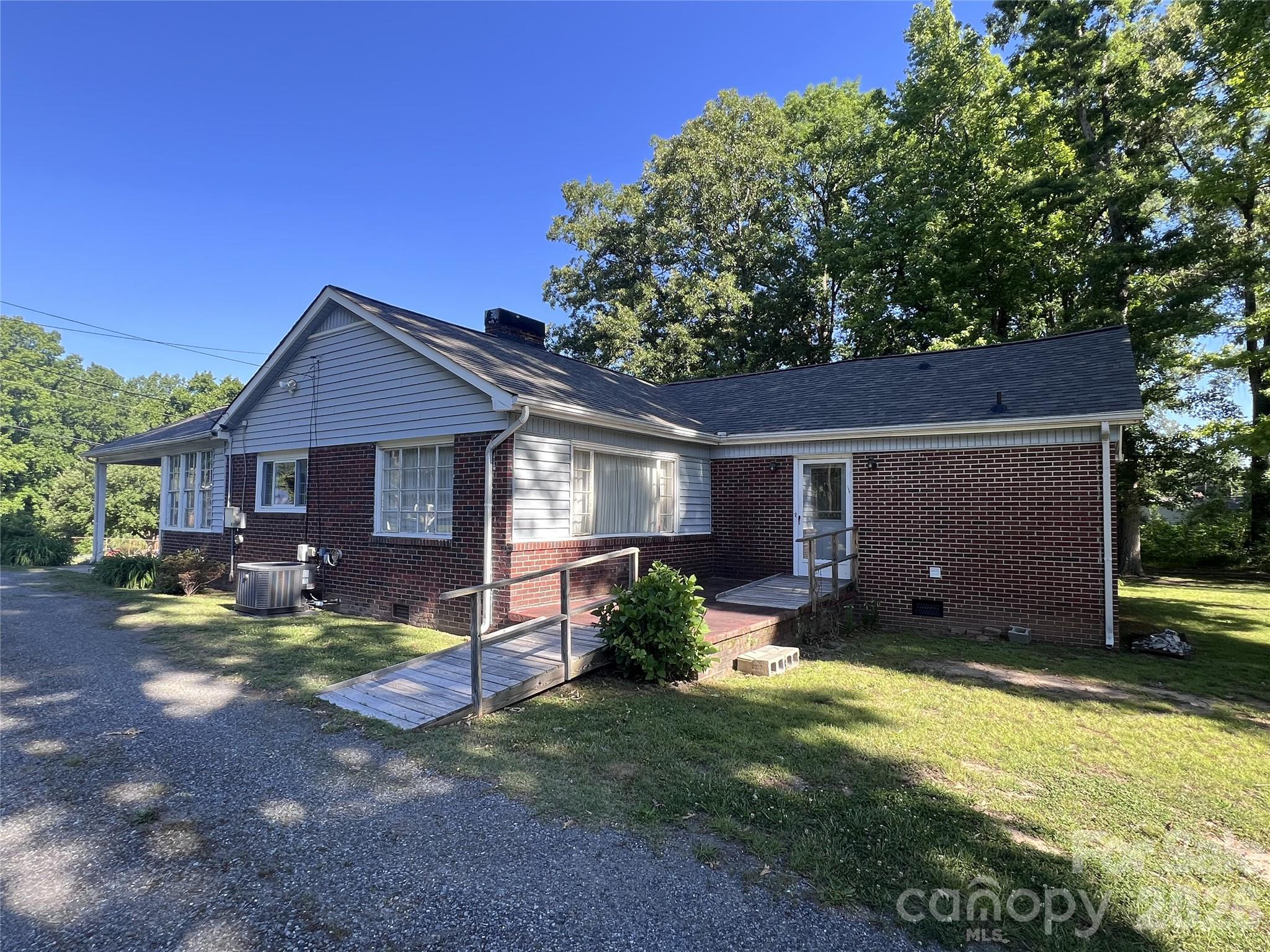 209 South Roxford Road Kings Mountain, NC 28086 - Photo 3 of 38