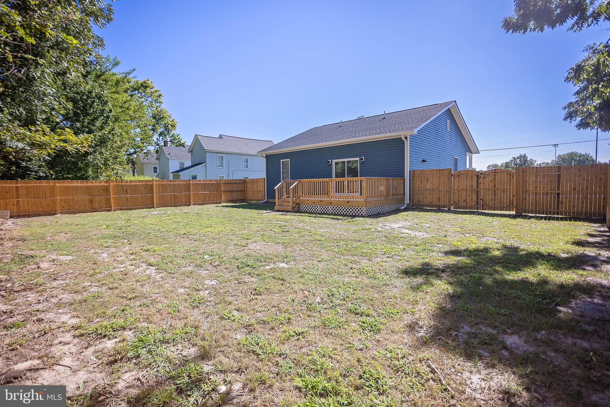 453 Willis Street Cambridge, MD 21613 - Photo 5 of 18 a view of a backyard of the house