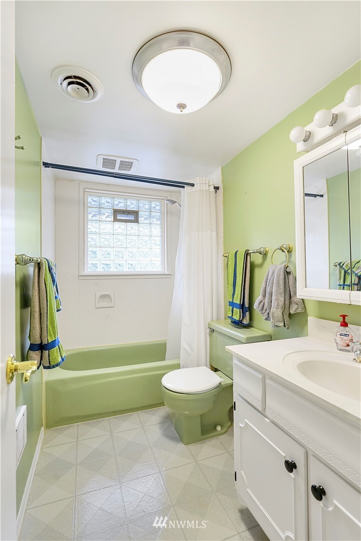 22103 Meridian Avenue South Bothell, WA 98021 - Photo 9 of 24