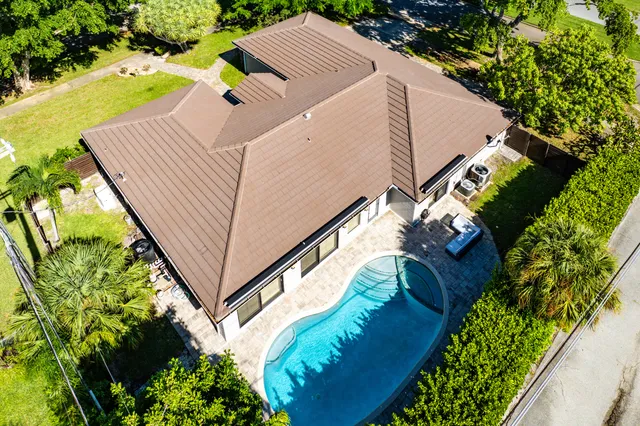 a view of a backyard with plants