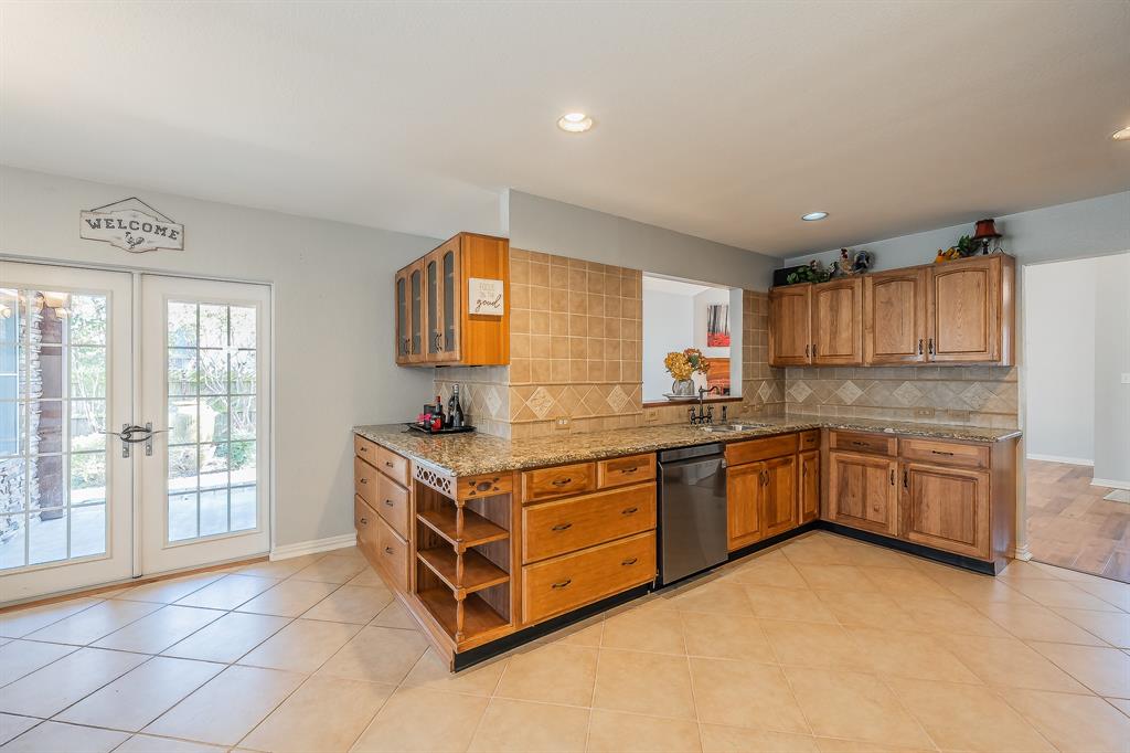 4425 Maple Shade Avenue Sachse, TX 75048 - Photo 12 of 40 a kitchen with stainless steel appliances granite countertop a stove and a sink
