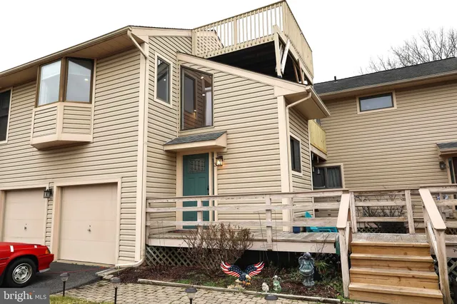 a view of a lake from a yard