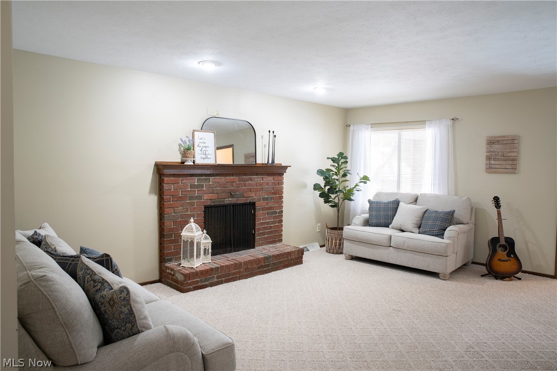 4297 Grannis Road Cleveland, OH 44126 - Photo 6 of 25 Gallery Image 6
