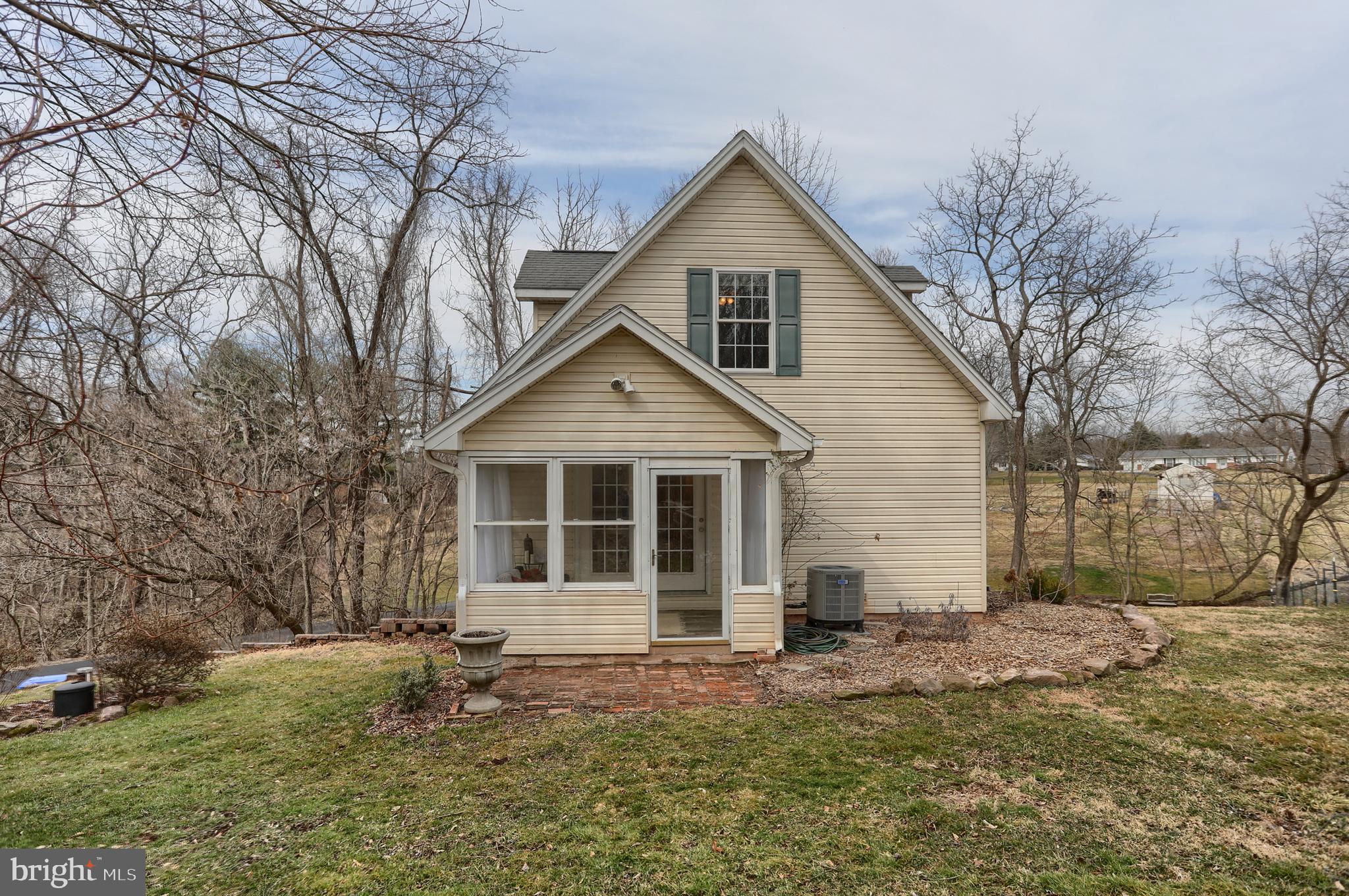 353 Old Stage Road Lewisberry, PA 17339 - Photo 4 of 37