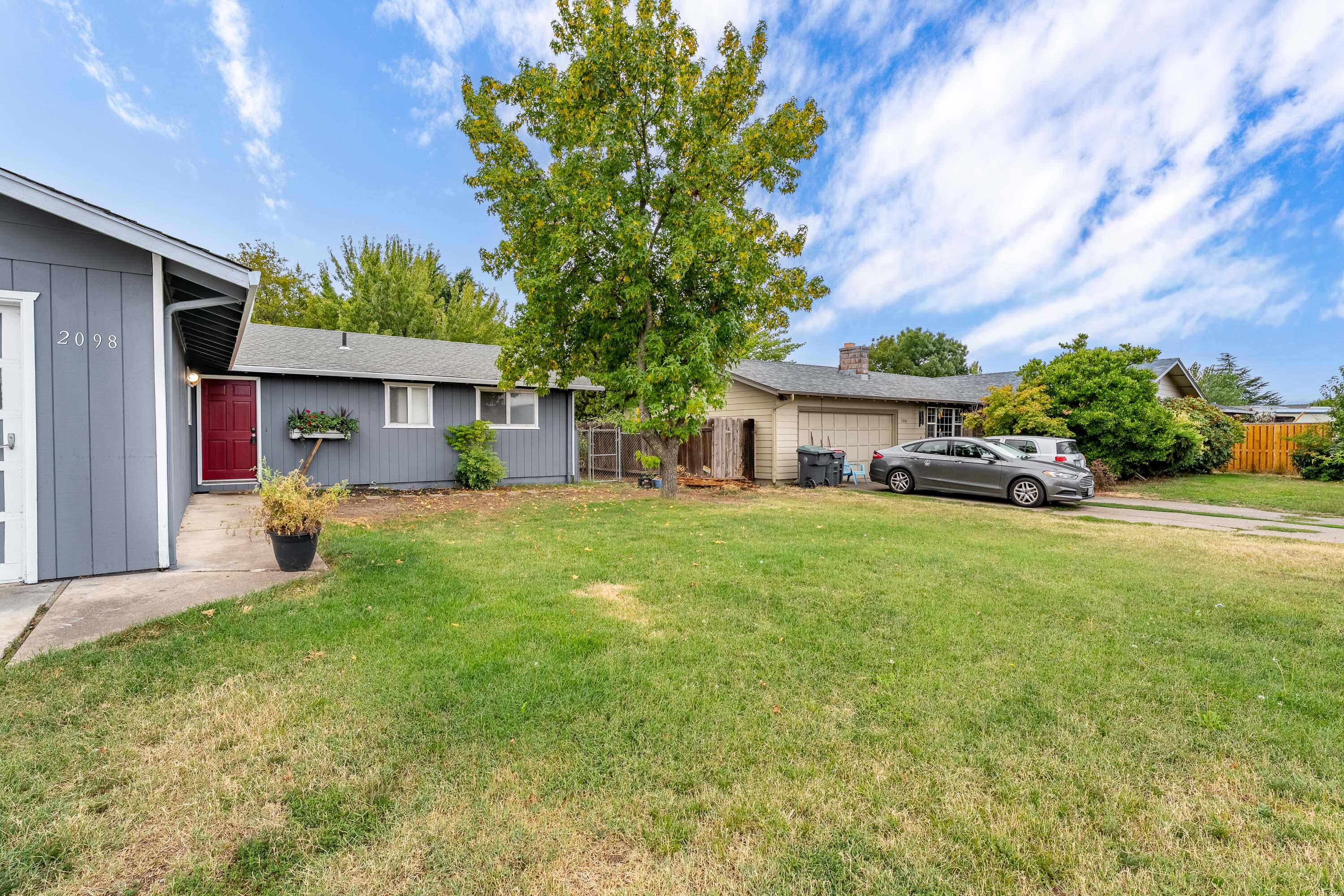 2098 Delta Waters Road Medford, OR 97504 - Photo 6 of 23 EXT (5 of 9) (4)