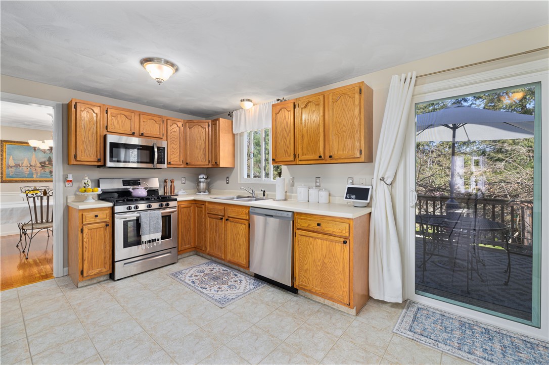 102 Canning Street Cumberland, RI 02864 - Photo 8 of 32