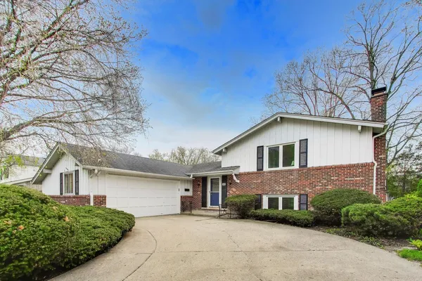 $750,000 | 2412 Happy Hollow Road, Glenview, IL 60026