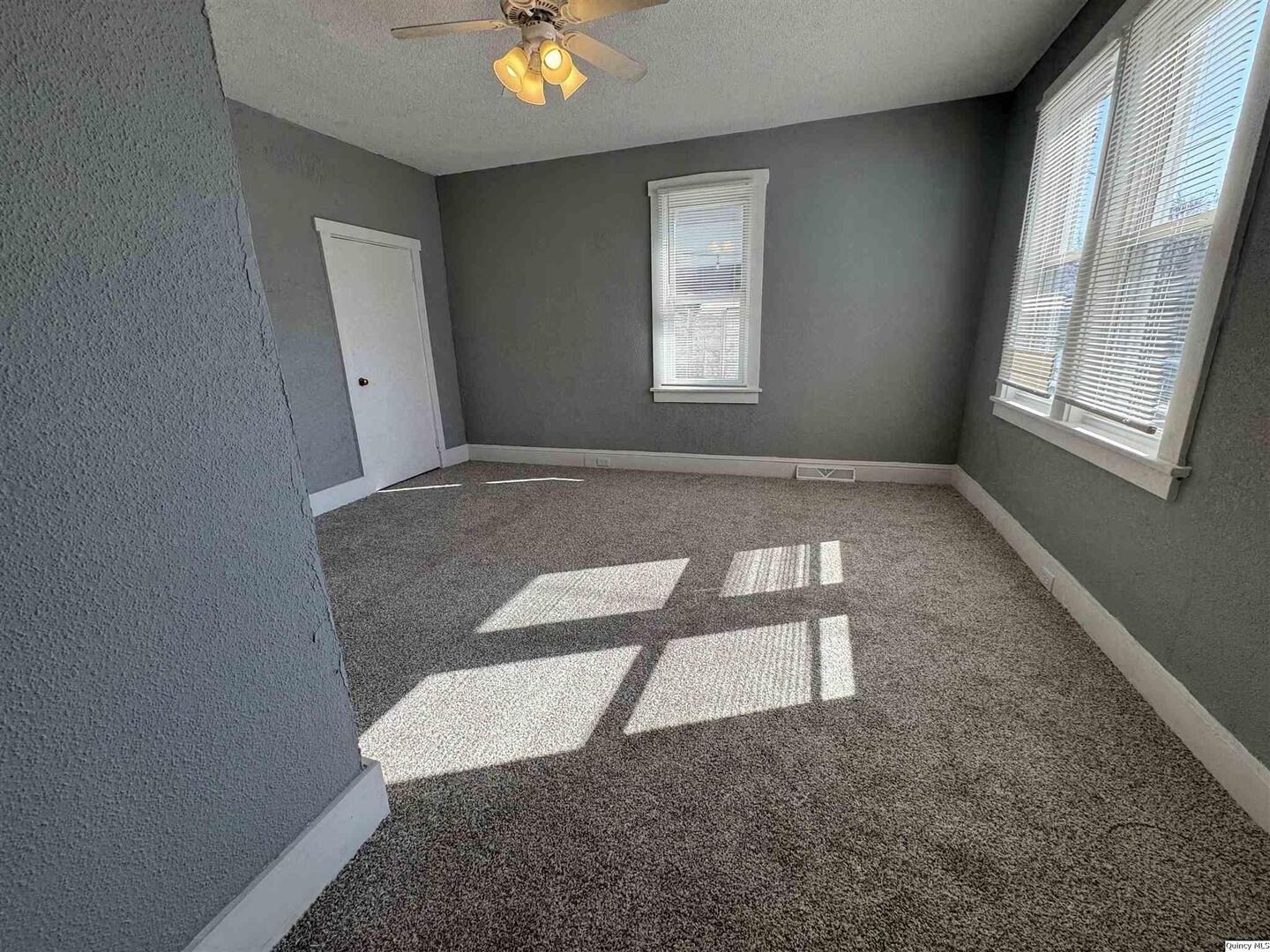 605 Adams Street Quincy, IL 62301 - Photo 5 of 15 an empty room with windows