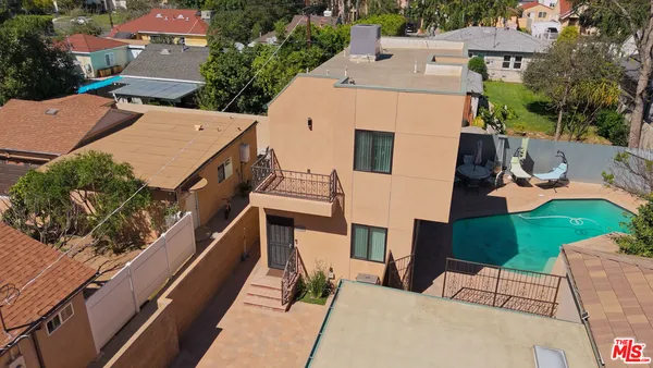 a backyard of a house with dishwasher and entertaining space