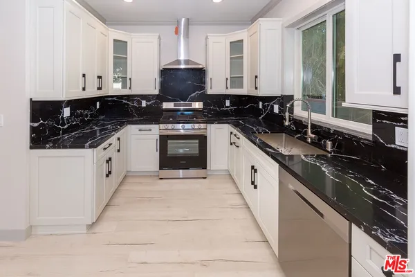 a view of a room with washer and dryer