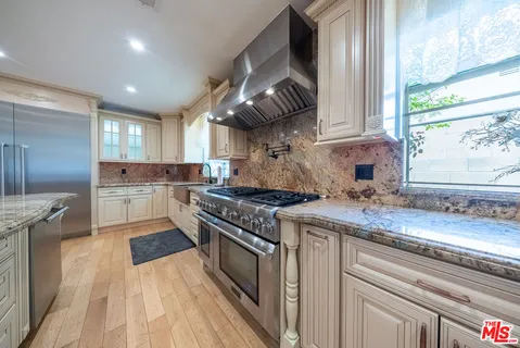 $1,579,000 | 13847 Gilmore Street, Van Nuys, CA 91401