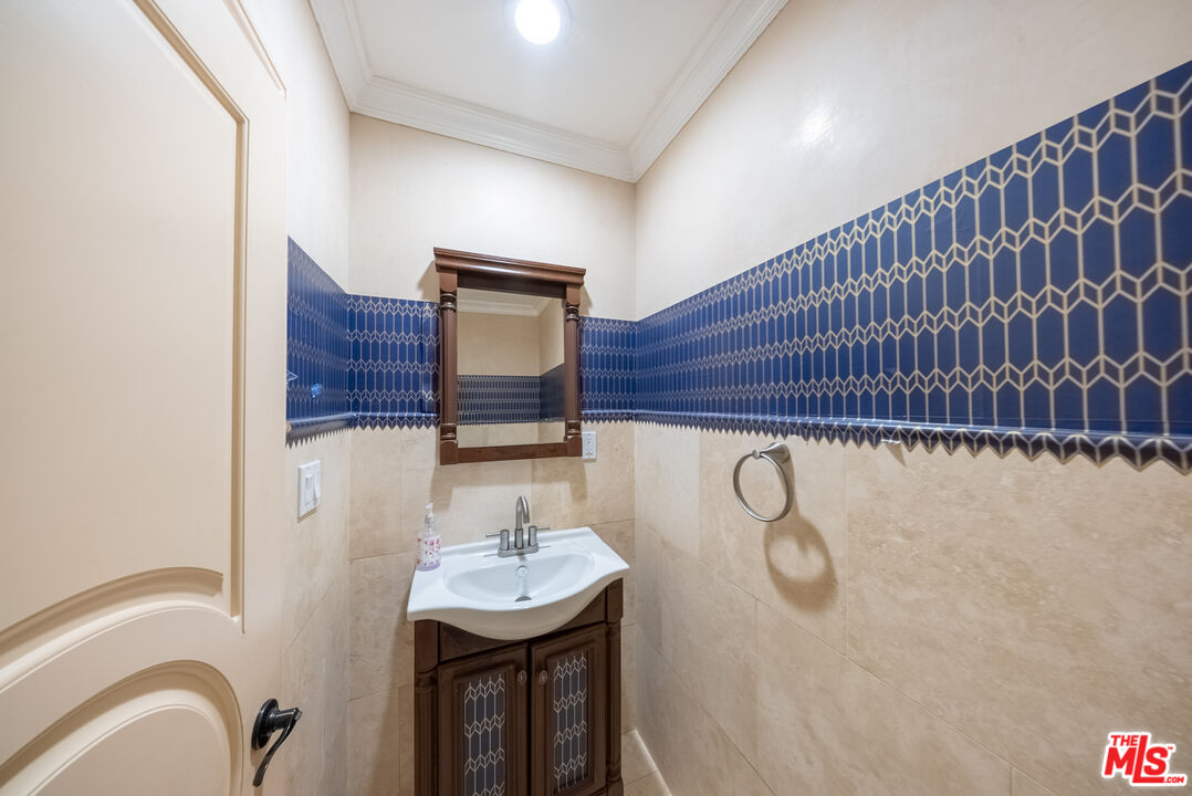 13847 Gilmore Street Van Nuys, CA 91401 - Photo 10 of 43