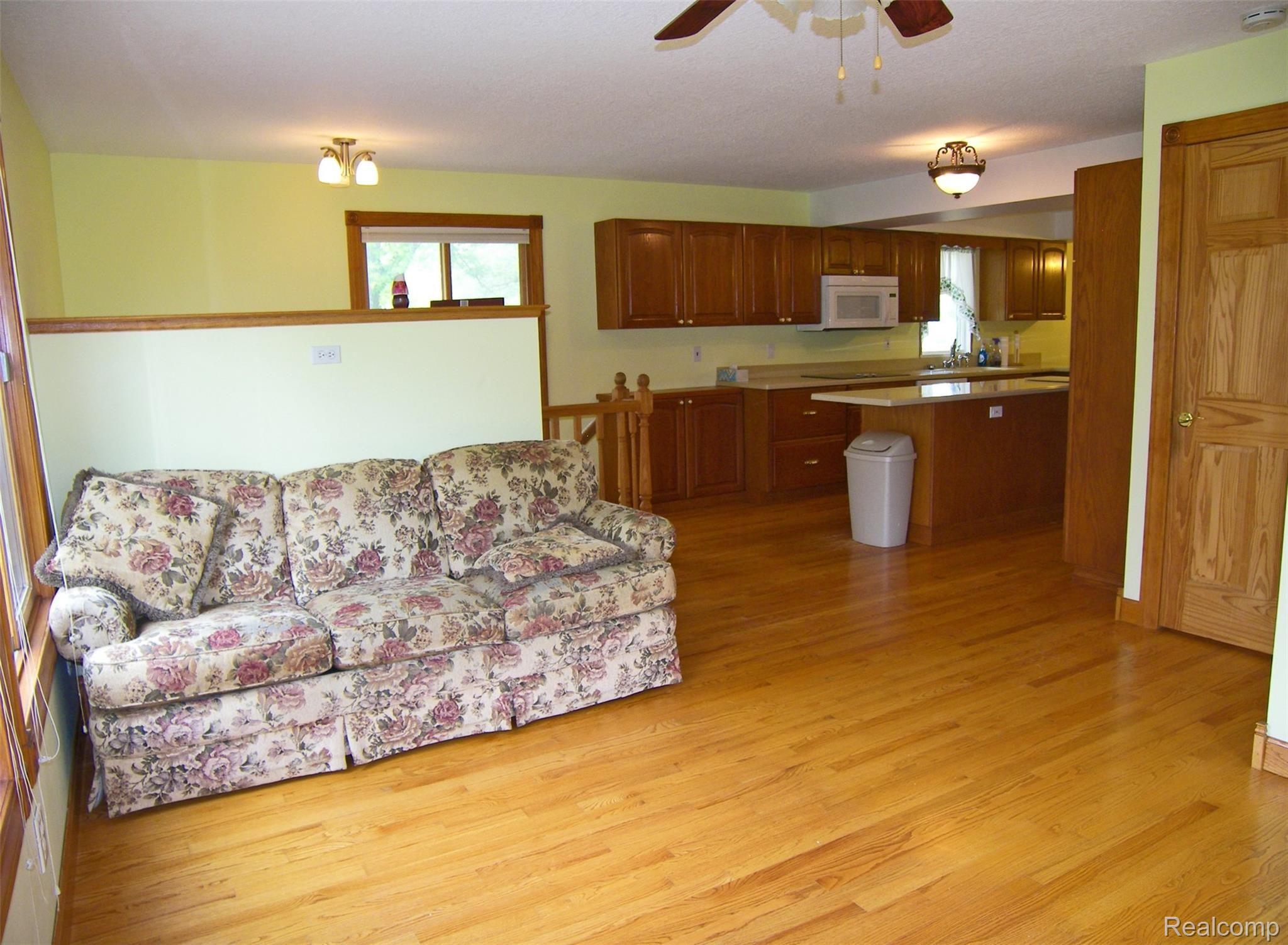 8540 North Clio Road Mount Morris, MI 48458 - Photo 8 of 31 100_3287.JPG
