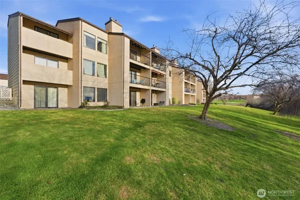 $299,000 | 303 Gage Boulevard, Unit 322, Richland, WA 99352