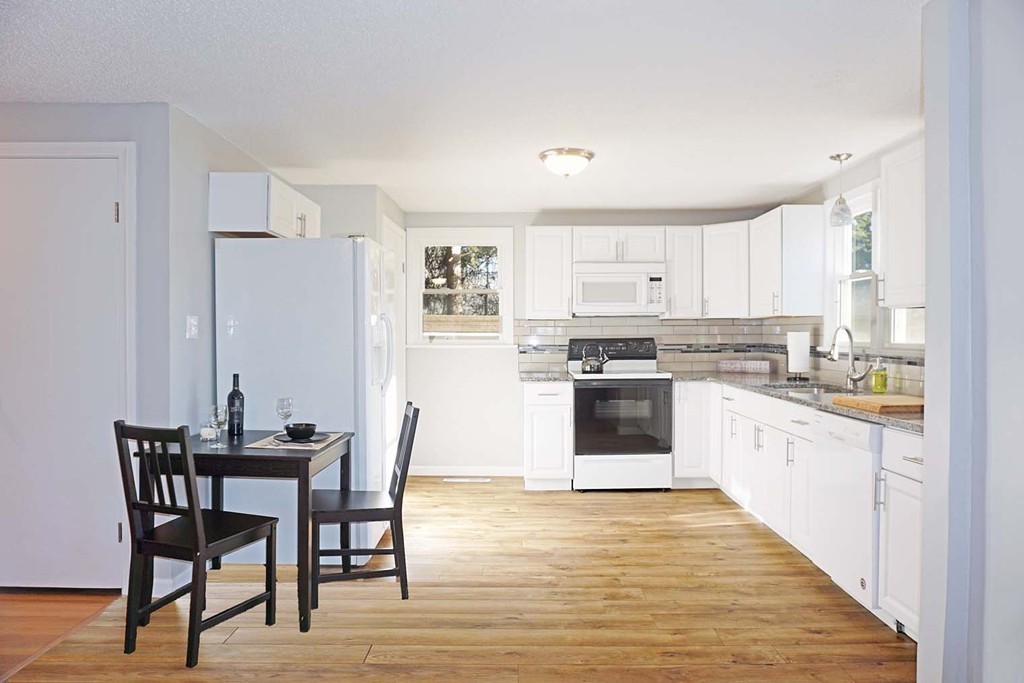 38 Ridgeway Street Westfield, MA 01085 - Photo 6 of 24 Gallery Image 6