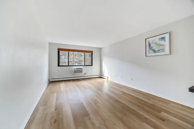 $165,000 | 607 West Wrightwood Avenue, Unit 407, Chicago, IL 60614