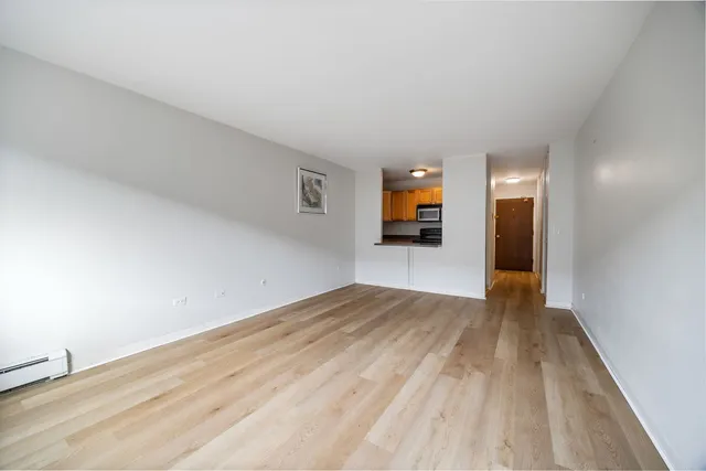 $165,000 | 607 West Wrightwood Avenue, Unit 407, Chicago, IL 60614