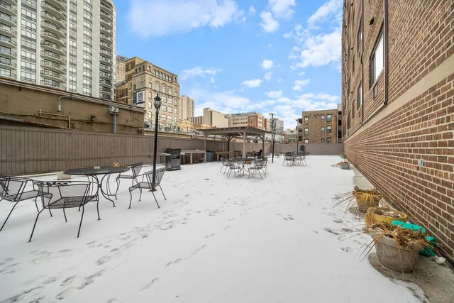 $165,000 | 607 West Wrightwood Avenue, Unit 407, Chicago, IL 60614