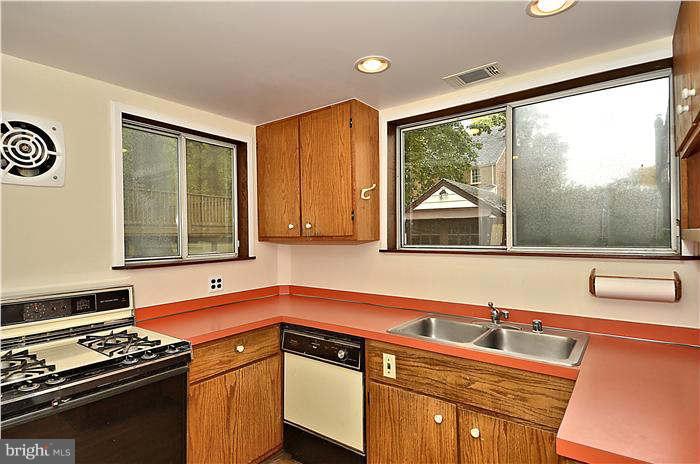 10 Sunnyside Road Silver Spring, MD 20910 - Photo 13 of 30 Kitchen