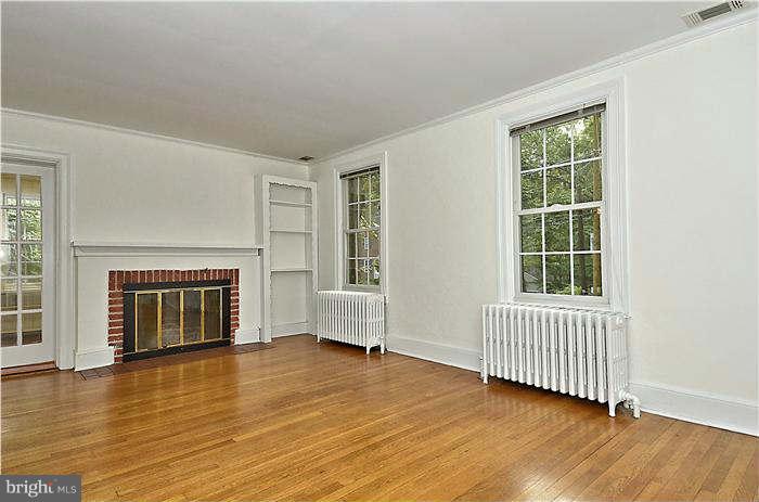 10 Sunnyside Road Silver Spring, MD 20910 - Photo 15 of 30 Living Room