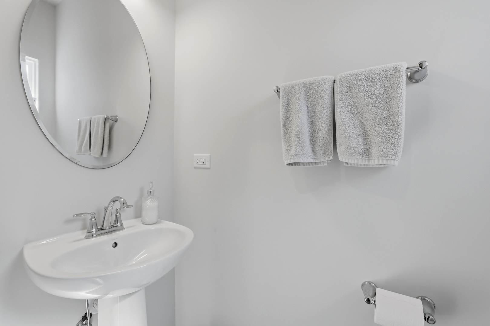 7232 Great Northern Trail Union, IL 60180 - Photo 14 of 48 a bathroom with a sink and a mirror