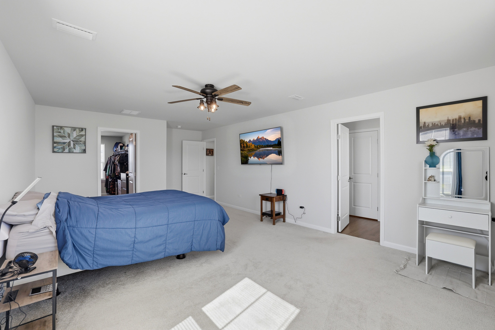 7232 Great Northern Trail Union, IL 60180 - Photo 20 of 48 a living room with furniture and a baby crib