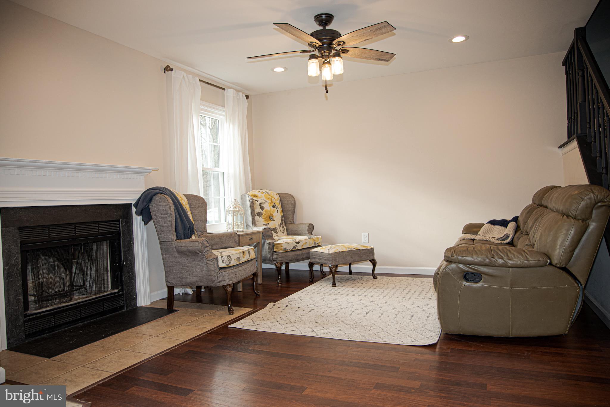 303 Whisper Court Burlington, NJ 08016 - Photo 4 of 34 Gallery Image 4