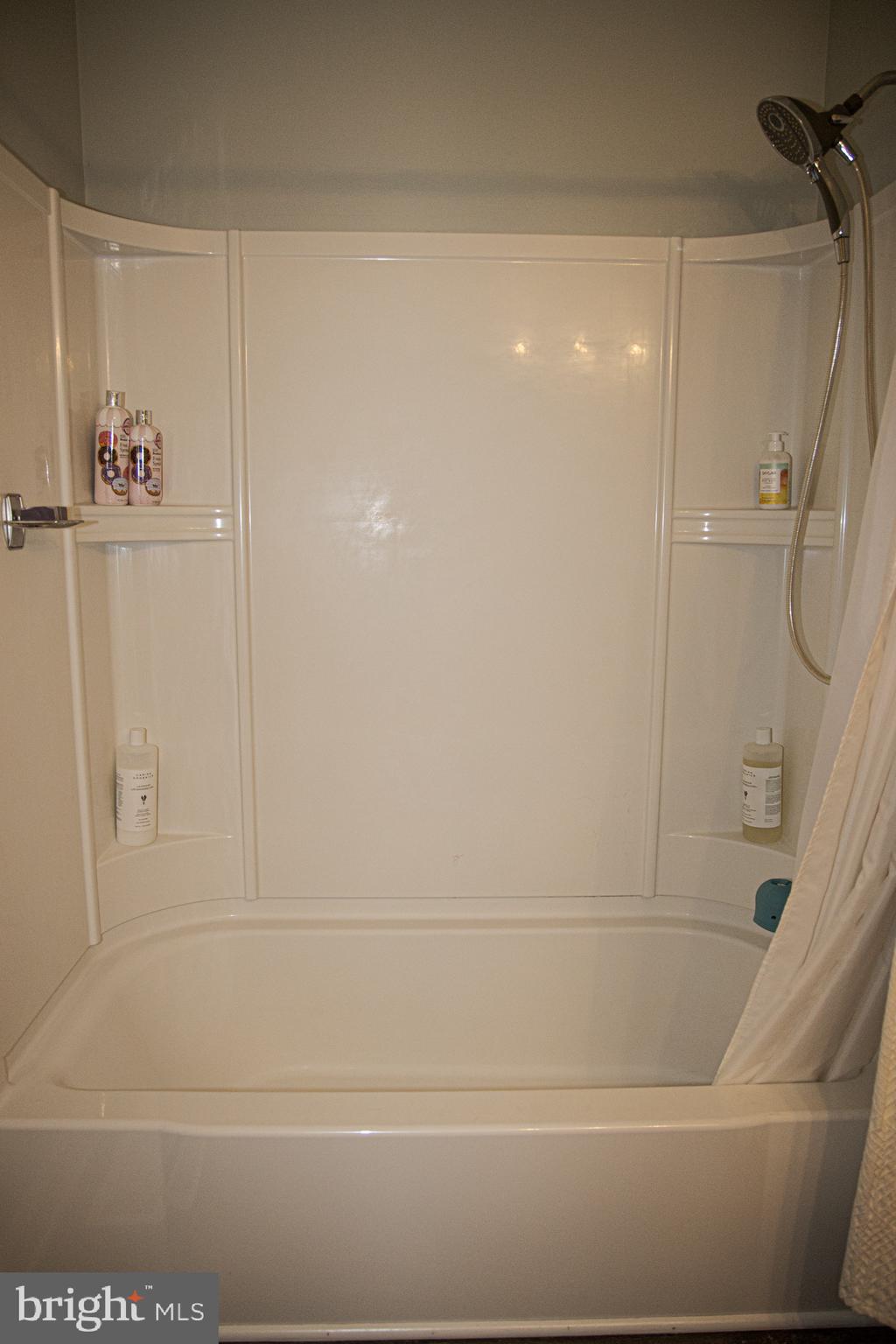 303 Whisper Court Burlington, NJ 08016 - Photo 31 of 34 Gallery Image 31