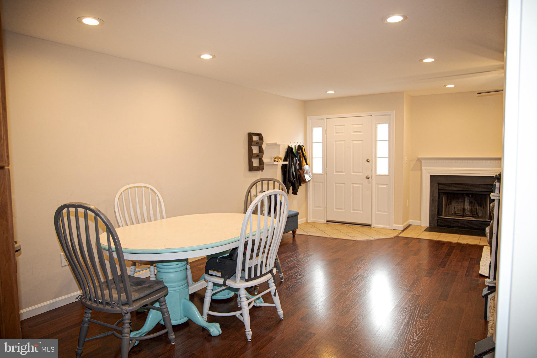 303 Whisper Court Burlington, NJ 08016 - Photo 8 of 34 Gallery Image 8