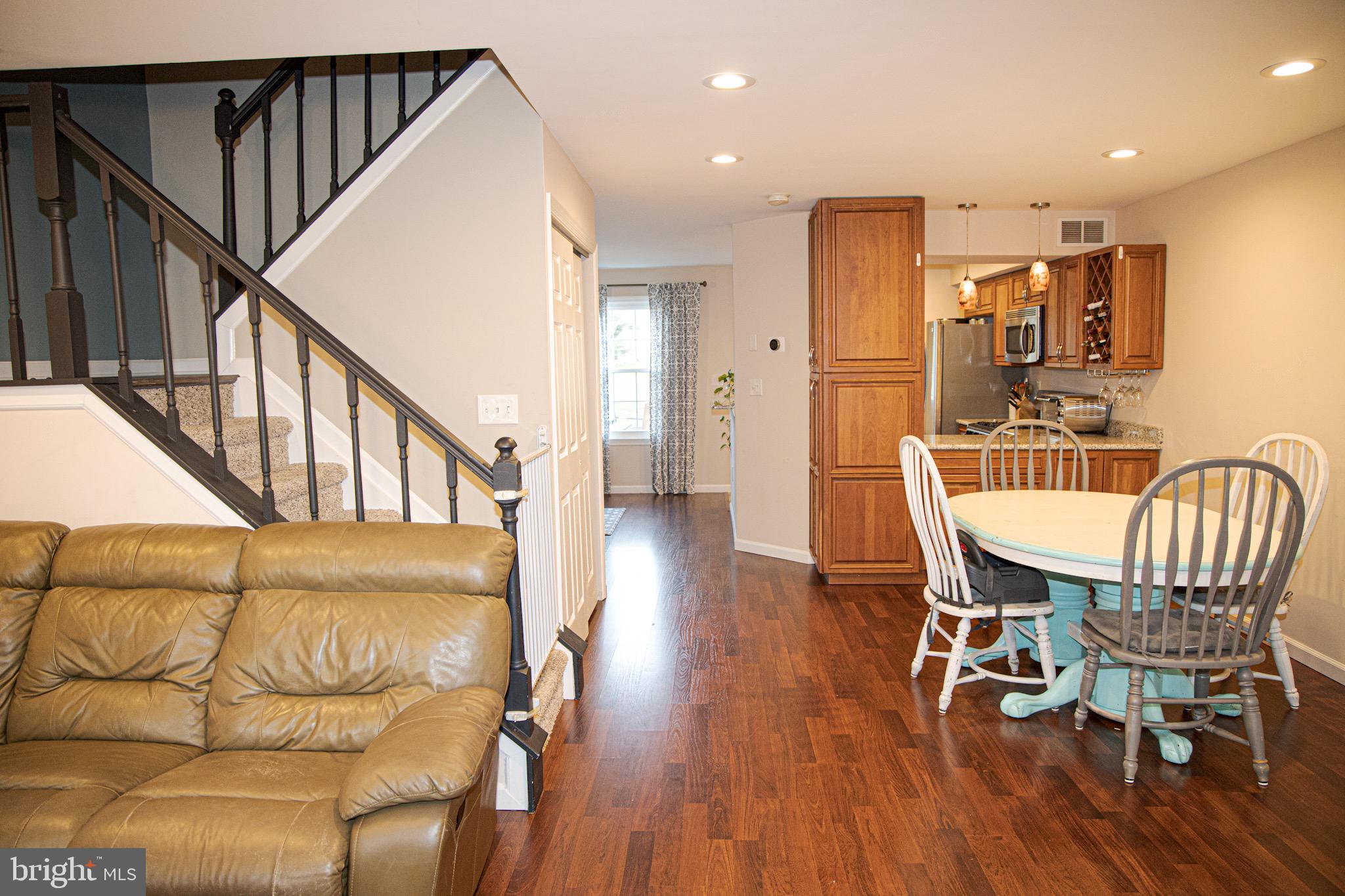 303 Whisper Court Burlington, NJ 08016 - Photo 9 of 34 Gallery Image 9