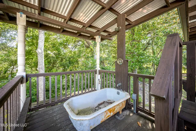 $985,000 | 416 Jackson Avenue, Ocean Springs, MS 39564