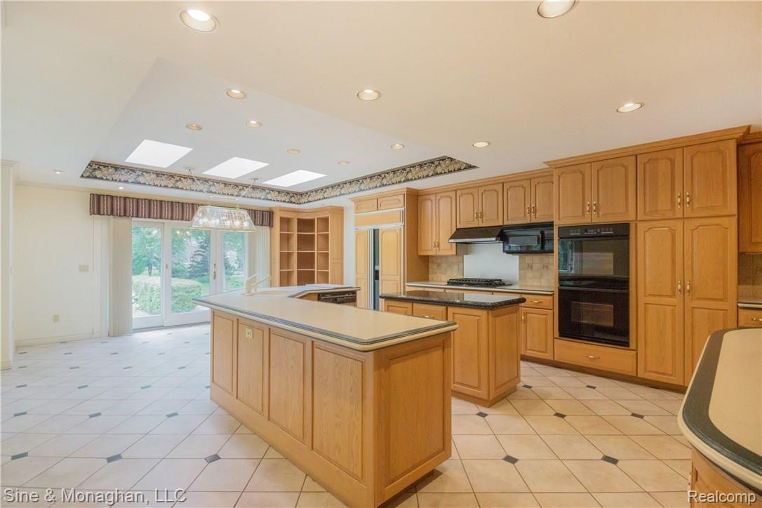 571 Renaud Road Grosse Pointe, MI 48236 - Photo 4 of 20 4.jpg