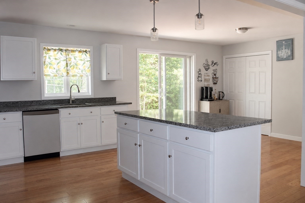 7 Tabor Road Uxbridge, MA 01569 - Photo 9 of 21