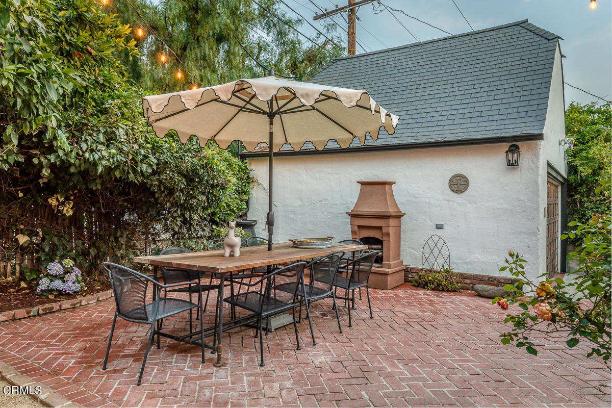 2420 Catherine Road Altadena, CA 91001 - Photo 36 of 43 a table and chairs in patio