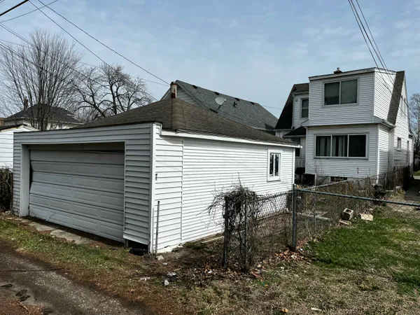 $154,900 | 1810 Lindbergh Street, Wyandotte, MI 48192