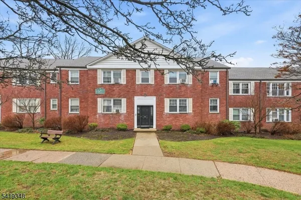 $2,300 | 343 Bloomfield Avenue, Unit 8, Verona, NJ 07044