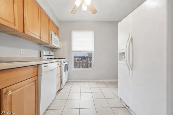 $2,300 | 343 Bloomfield Avenue, Unit 8, Verona, NJ 07044