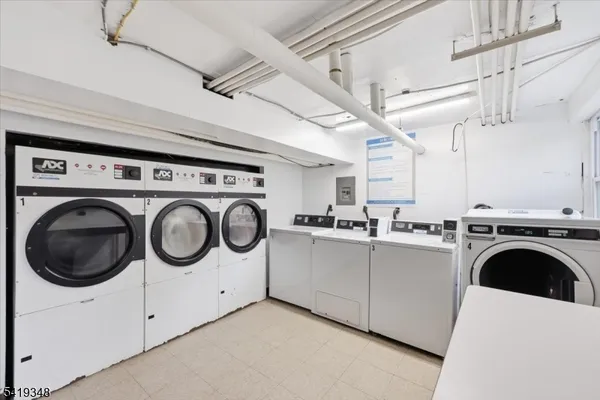 $2,300 | 343 Bloomfield Avenue, Unit 8, Verona, NJ 07044