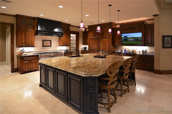 $8,954,000 | 33 Vista Court, Sunrise Beach, MO 65079