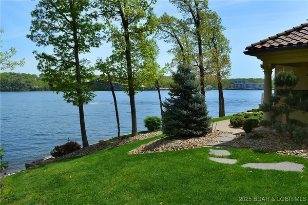 $8,954,000 | 33 Vista Court, Sunrise Beach, MO 65079